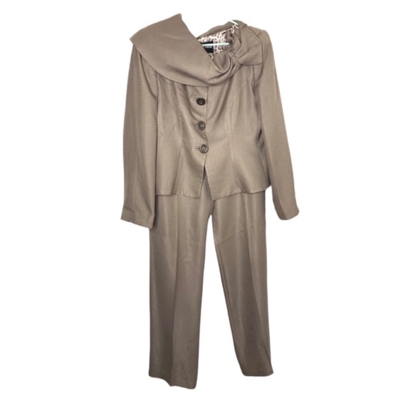 Giorgio Armani Pants - Authentic Giorgio Armani Beige 100% Silk Pant Suit